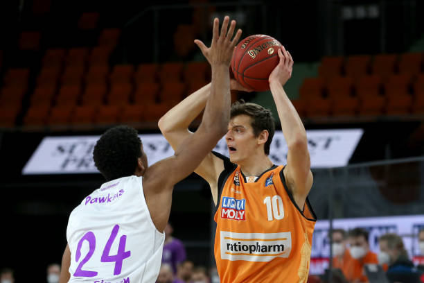 战术策略的 战术策略的